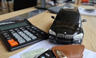 Жүз мыңдаған қазақстандықтың көлік және тұрғын үй салығы бойынша қарызы бар: шоттары бұғаттала ма?