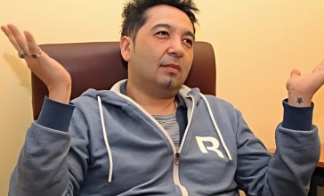 «Маскалар шешілді, сахна тазарады»: танымал әнші фонограммамен ән айтатындарға шүйлікті