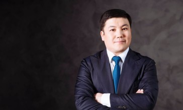 "Ақ көңіліңе рақмет": Тұрсынбек Қабатов ерекше сыйлық алды (ФОТО)