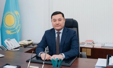 Экс-вице-министр Әділбек Сәрсембаев лауазымын асыра пайдаланды деген күдікке ілінді