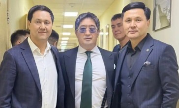 Үстінен қылмыстық іс қозғалды делінген Мұқасан Шахзадаев концертте ән айтып жүр (ФОТО)