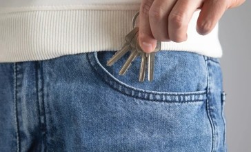 Қарағандыда екі жасөспірім жалдамалы пәтерден өлі табылды