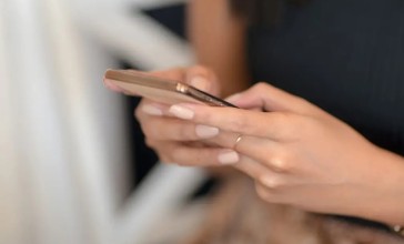 Бір көрген жігітке 159 мың рет SMS жазған әйел сотталатын болды