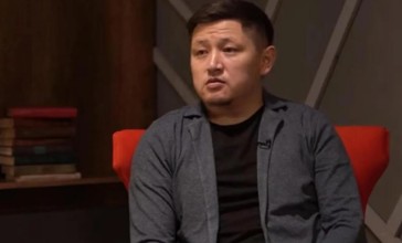 Желі қолданушылан боқтаған Нұрболхан Шараповты ел жерден алып, жерге салды