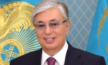 "Тарихи жауапкершілікті сезінуіміз керек": Тоқаев Қазақстан халқын тәуелсіздік күнімен құттықтады