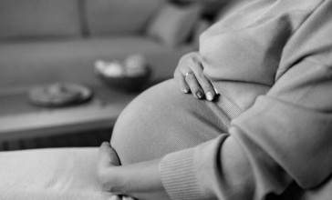 Депутат тергеу изоляторында әйелдер кісенмен босанатынын айтты