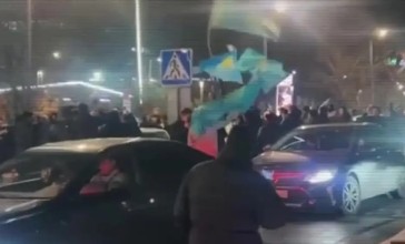 Көлікті көк тумен безендіру: 4 полиция қызметкері жұмыстарынан айрылып қалды