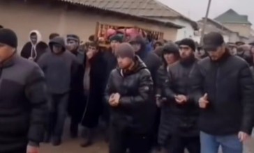 "Маған ақша емес, бала керек": Ресейде қайтыс болған 10 жастағы тәжік баласының анасы шырылдап отыр (ВИДЕО)