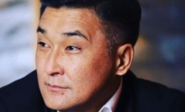 “Мен де құлақ тесіп, шаш бояттым” - Алмат Сақатов