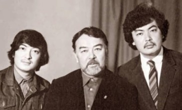 "Бір өкінішім – бетінен бір сүймеппін": Асанәлі Әшімов Сағи ұлын еске алып, жылап қалды (ВИДЕО)