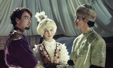 Кинода Төлеген мен Жібекке кедергі болған Бекежан өмірде екеуінің тойын басқарып берді