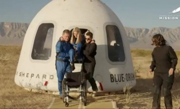 Әлемде алғаш рет арбаға таңылған әйел ғарышқа ұшып, 10 минуттан кейін жерге оралды