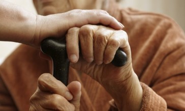 Қазақстанда 110 жастағы екі әжеге үйінде барып құжат рәсімделді