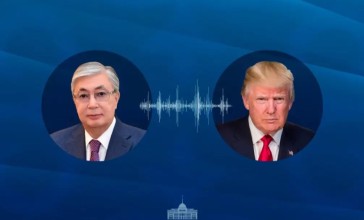 Тоқаев Трамппен телефон арқылы сөйлесіп, оны Қазақстанға сапармен келуге шақырды