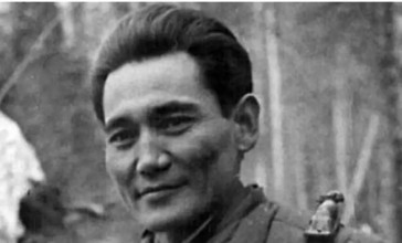 Тоқаев Бауыржан Момышұлына «Халық қаһарманы» атағын берді