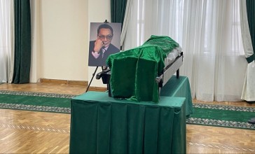 "Бекежанмен" қоштасуға топырлап барған жұрт "Қожамен" қоштасуға сондай легімен келмеді (ФОТО)