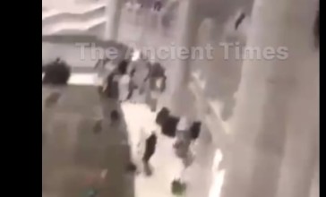 Ер адам Меккедегі мешіттің жоғары қабатынан құлап, өзіне қол жұмсады (ВИДЕО)