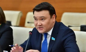 “Не үшін барды? Пана іздеп барды ма?”: Депутат Путинмен кездескен Назарбаевты сынап тастады