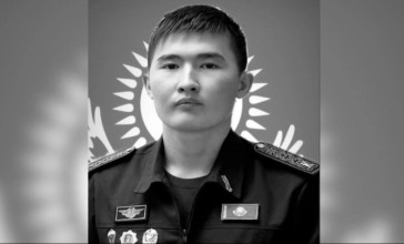 «Көзі ағып кеткен»: Ақтөбеде 18 жастағы курсанттың қазасына қатысты сот отырысы өтті