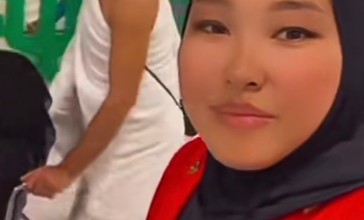 Тұрсынбек Қабатовты екінші әйелі арбамен сүйреп келе жатқан видеосы тарады (ВИДЕО)