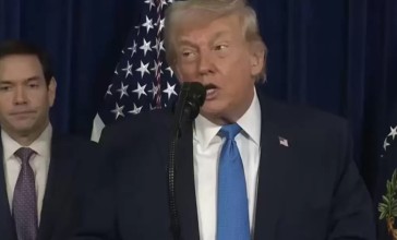 "Тым көп адамды өлтіріп жатыр". Трамп Мадуро мәселесін Путинмен талқыламаған