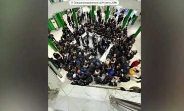 Атырау мен Ақтауда «әдемі нөмірге» сұраныс артты: тұрғындар таңғы бестен кезекте тұр