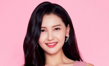 Танымал әнші Айдана Меденова да хиджабын шешті