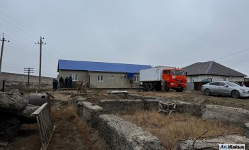 «Қазылған аула, жиналған кілем, қызыл бояу»: Атырауда жоғалған отбасы ісі бойынша жаңа деректер шықты