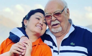 Бағдат Әшімова марқұм Асанәлі Әшімовке арнап жүрекжарды видео жариялады