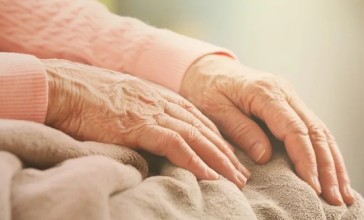 Бәрі өлдіге санаған 103 жастағы әже өзінің жаназасы кезінде тіріліп кетіп, той жасады (ФОТО)