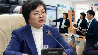 Депутат: Мұғалімді қағазбастылықтан арылтып, цифрлық платформаларды көмекшісіне айналдыру керек