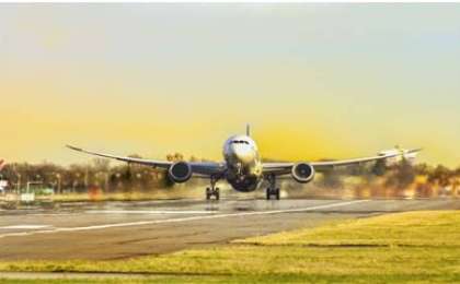 Әуежайда ұшақ ер адамды қағып өлтірді