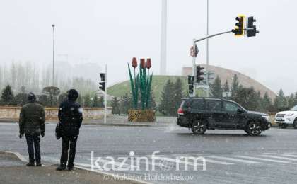 首都努尔-苏丹市四月末迎来降雪天气