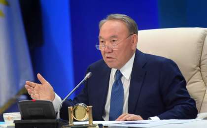 首任总统：民族间团结友谊使国际分析人士的预测化为乌有