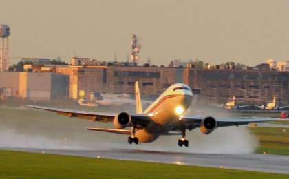 津巴布韦航空公司一架波音767客机发生空中起火 在南非降落