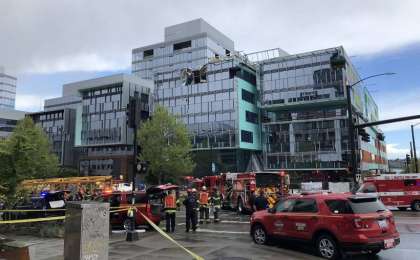 美国西雅图一塔吊倒塌致8人伤亡