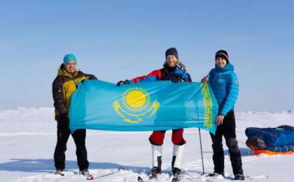 Норвегиялық турист Балқаш көлін шаңғымен кесіп өтті