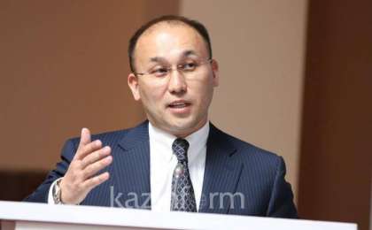 新闻部长就KazContent与哈通社合并发表评论