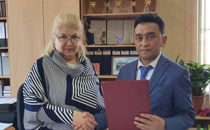 鄂木斯克中学开设哈萨克文化中心