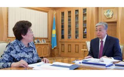 托卡耶夫总统接见教科部长