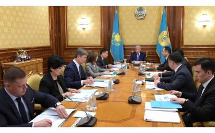 托卡耶夫总统听取央行2018年工作总结汇报