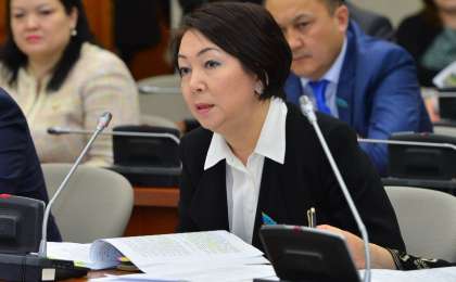 哈萨克斯坦"光明道路"民主党确定总统候选人