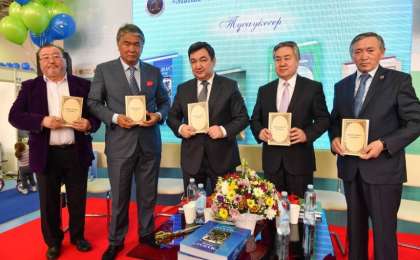 国际突厥学院参加第4届欧亚国际书展并举行新书介绍会