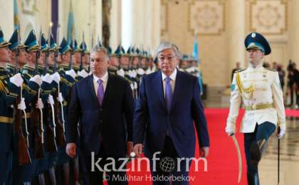 托卡耶夫总统会见匈牙利总理欧尔班