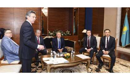 首都市长向纳扎尔巴耶夫就城市未来发展规划进行了汇报