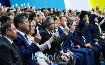 “祖国之光”党一致通过托卡耶夫的总统候选人提名