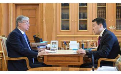 总统接见财政部部长斯玛伊洛夫