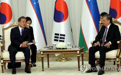 韩国、乌兹别克斯坦总统在塔什干举行会谈