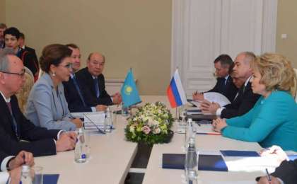 达丽哈•纳扎尔巴耶娃会见瓦莲京娜•马特维延科