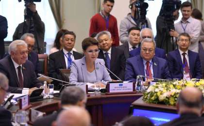 参议院议长纳扎尔巴耶娃率团出席独联体议会大会会议